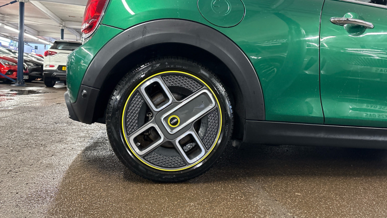 MINI Hatchback 135kW Cooper S Level 2 33kWh 3dr Auto Electric Hatchback